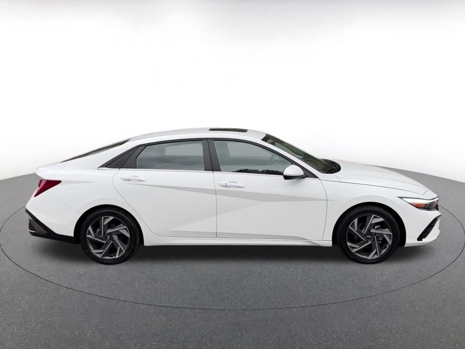 Used 2025 Hyundai Elantra SEL FWD image 16