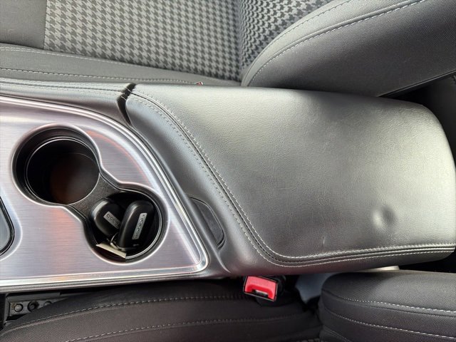Used 2017 Dodge Challenger SXT image 20