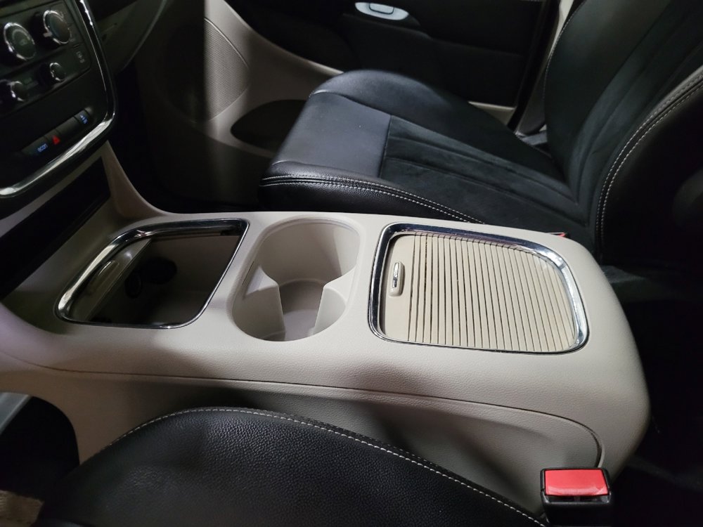 Used 2019 Dodge Grand Caravan SXT image 26