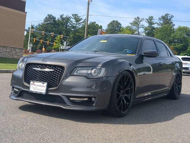 Used 2017 Chrysler 300 S w/ S Model Appearance Package RWD image 7