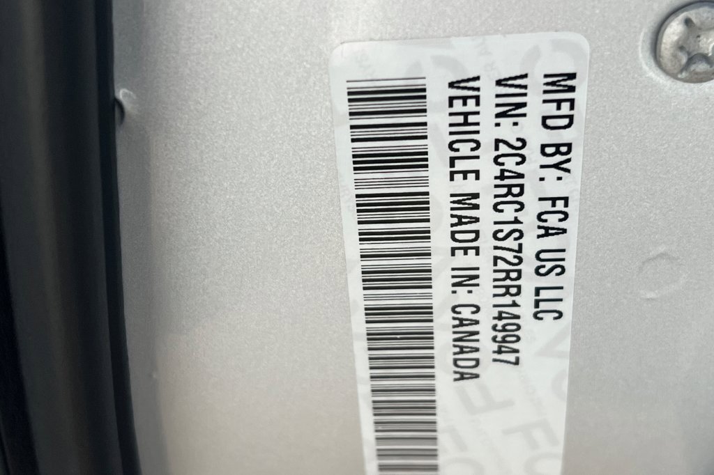 Used 2024 Chrysler Pacifica Select image 27