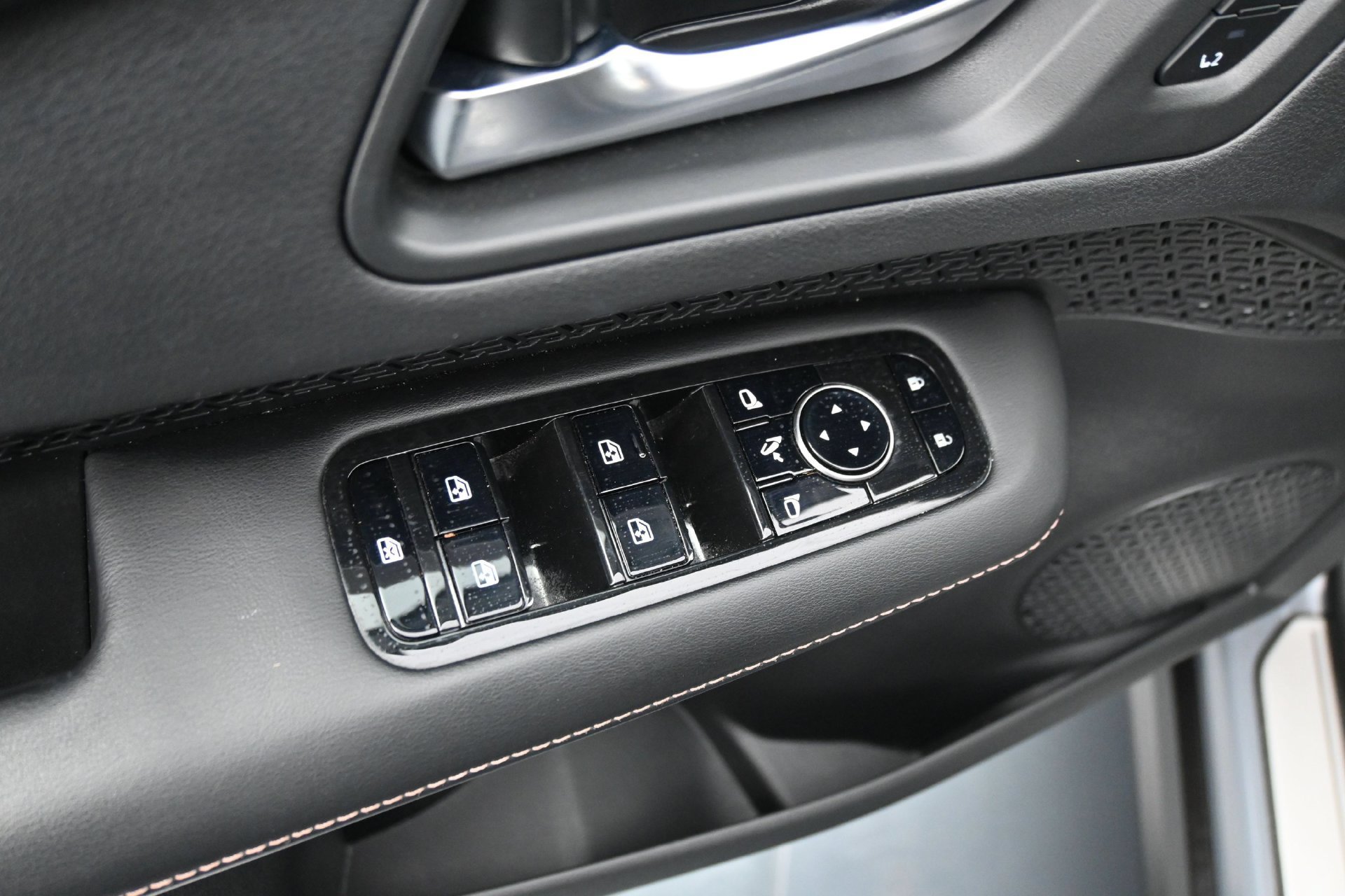 Used 2023 Nissan Ariya AWD image 18