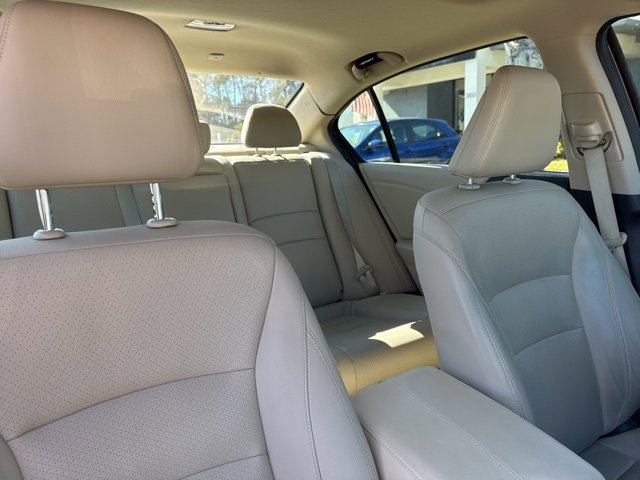 Used 2017 Honda Accord Touring image 12