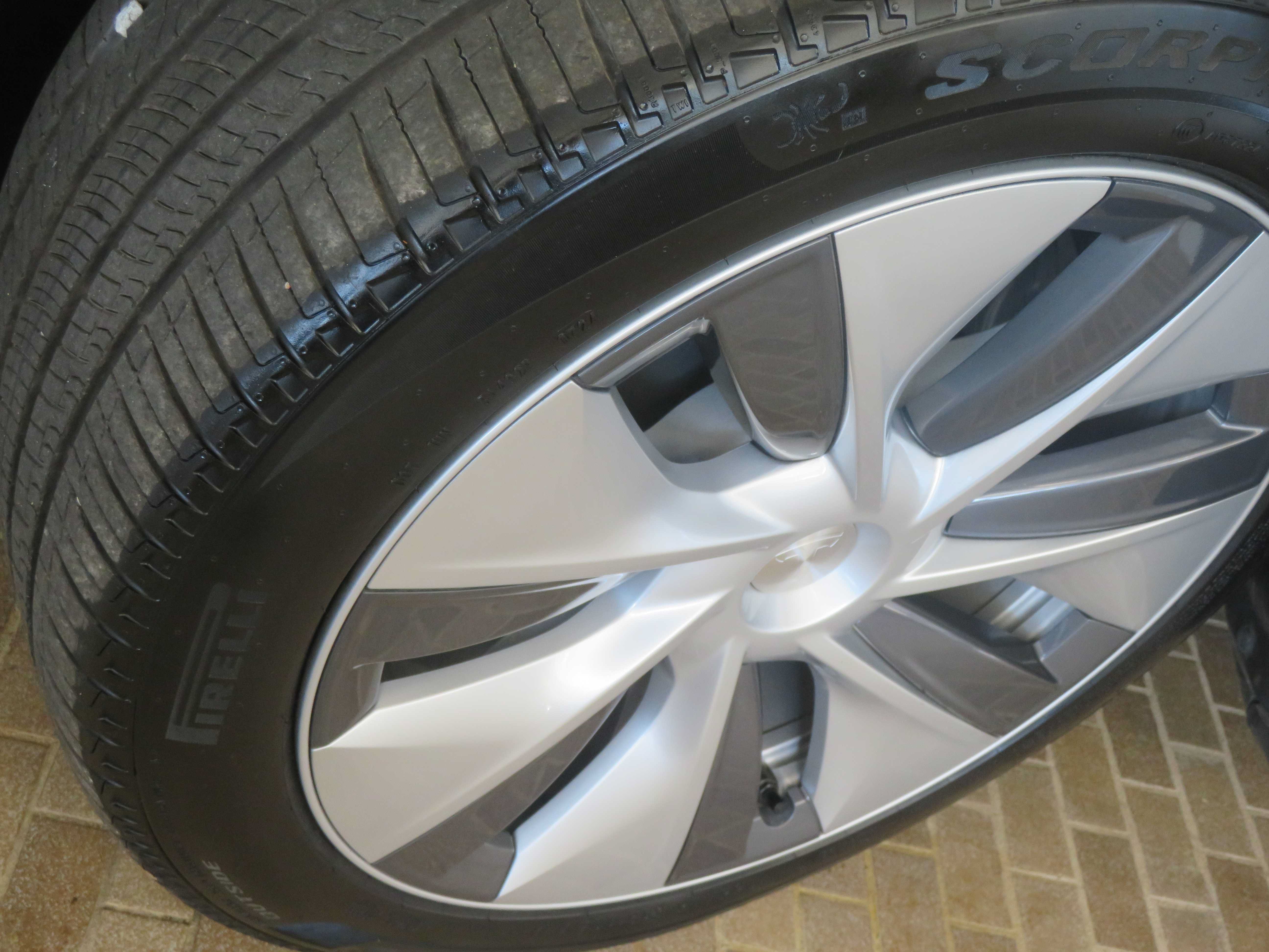 Used 2024 Tesla Model Y Long Range AWD/4WD image 11