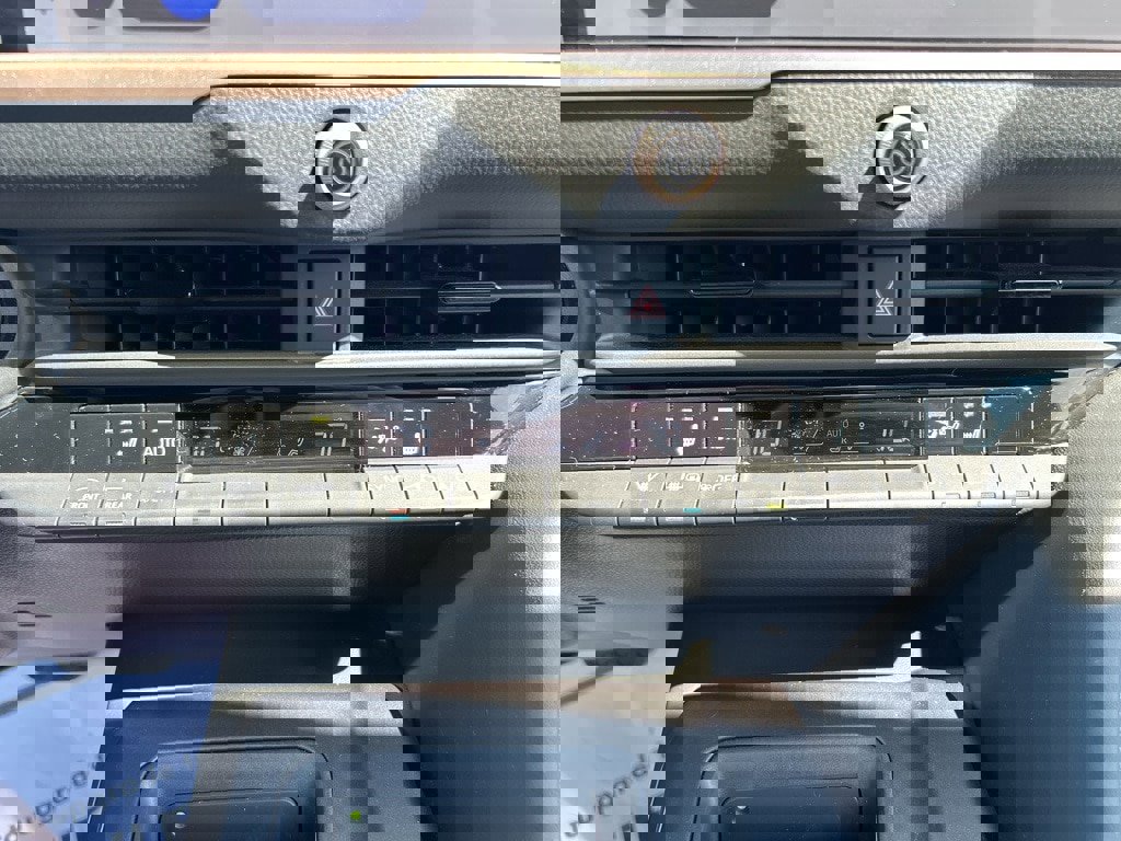 Used 2023 Toyota Crown XLE image 28