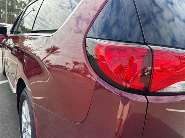 Used 2020 Chrysler Pacifica Touring-L image 10