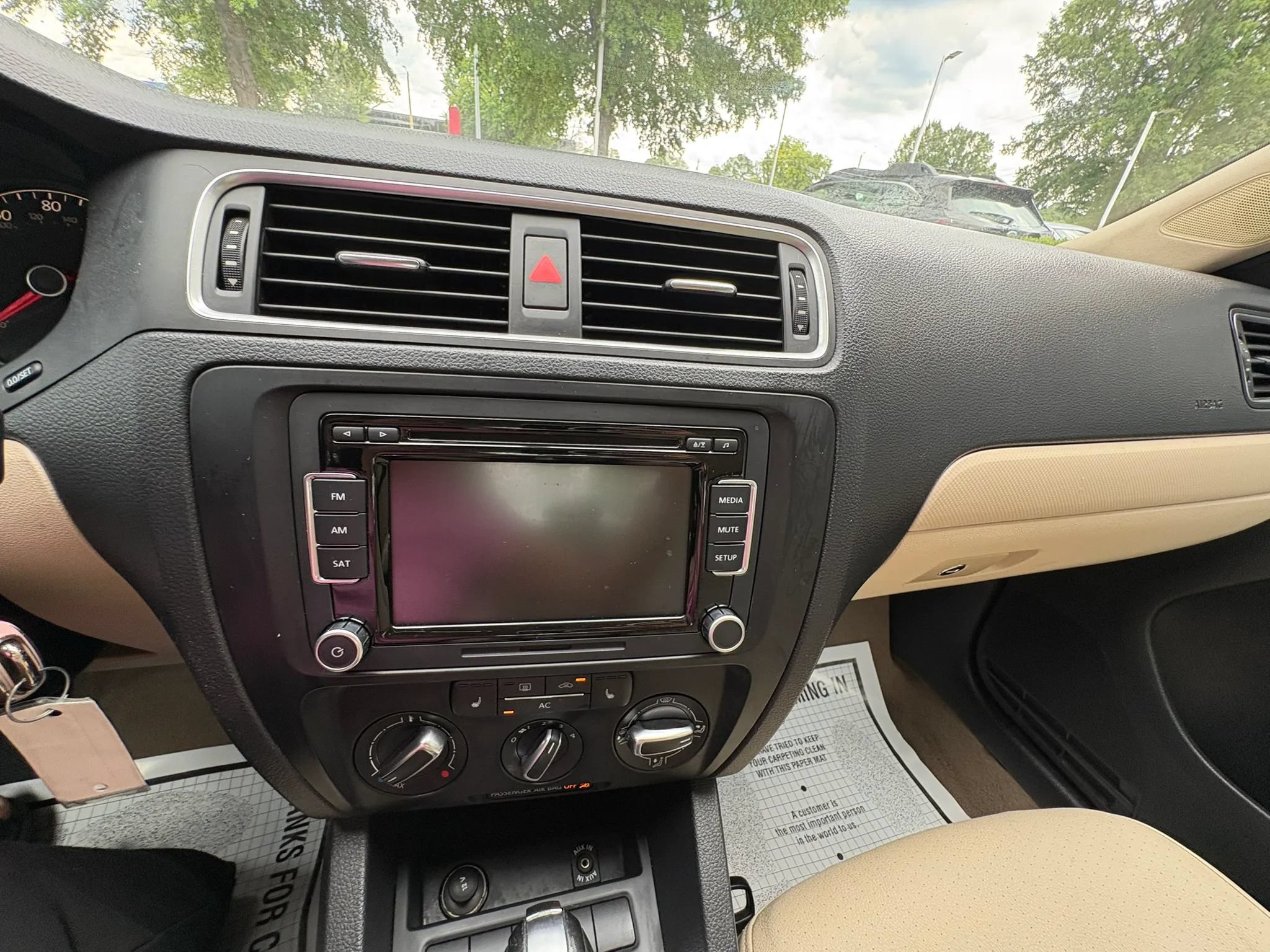 Used 2011 Volkswagen Jetta SE FWD image 32