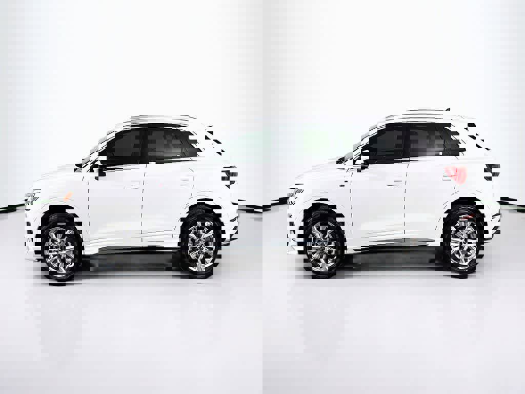 Used 2024 Audi Q3 2.0T Premium image 3