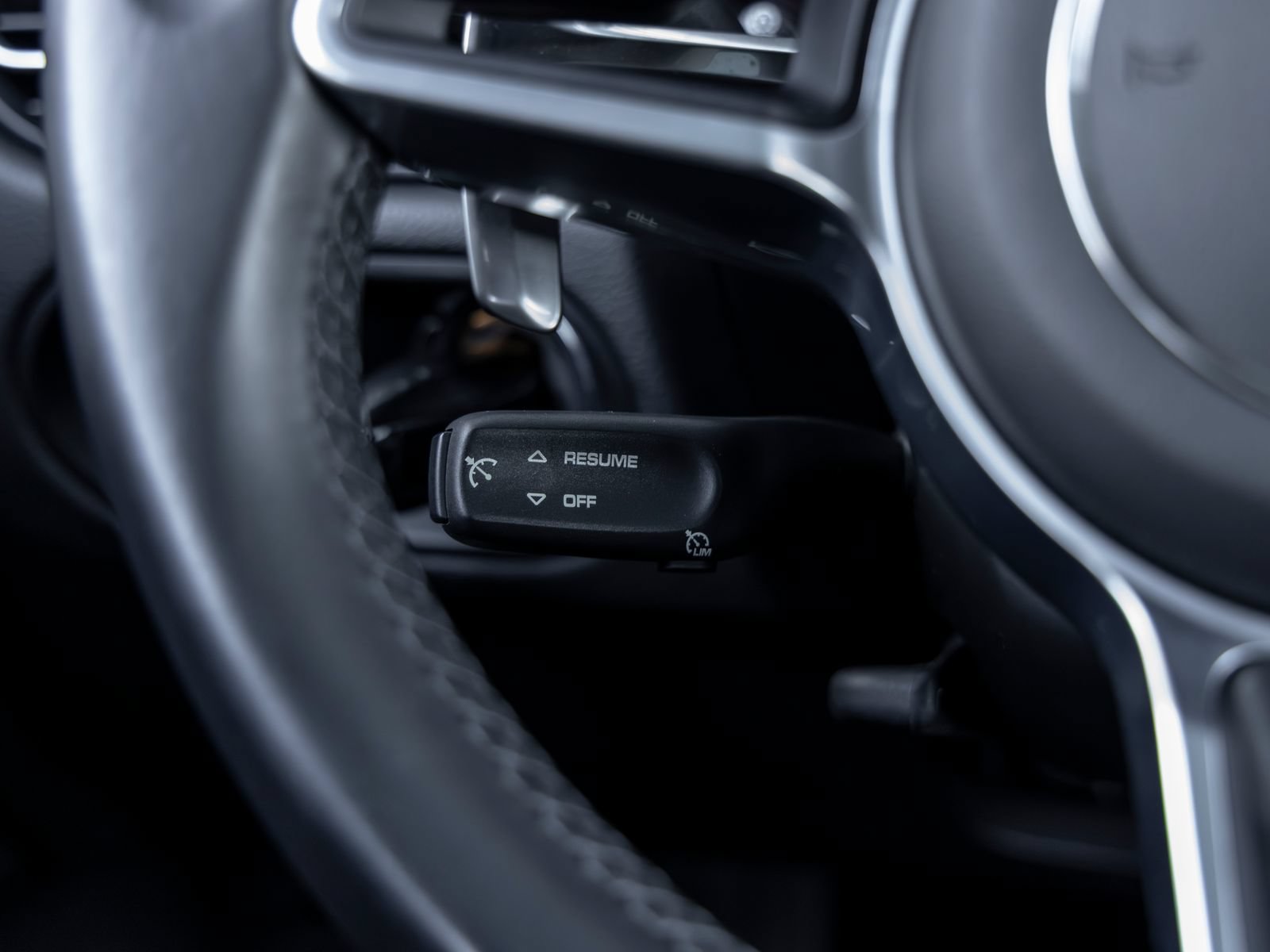 Certified 2021 Porsche Macan AWD/4WD image 30