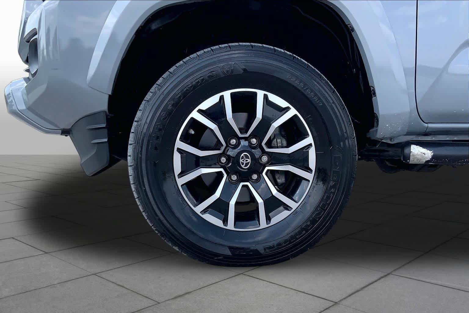 Used 2020 Toyota Tacoma TRD Sport w/ TRD Premium Sport Package AWD/4WD image 11