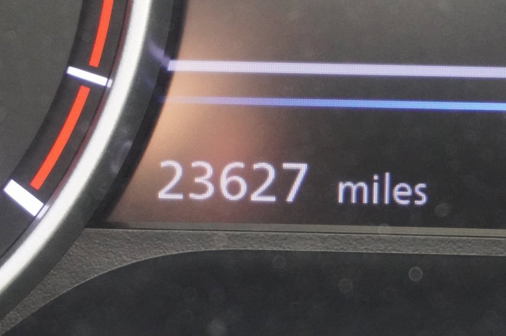 Used 2023 Nissan Sentra SR w/ SR Premium Package image 3