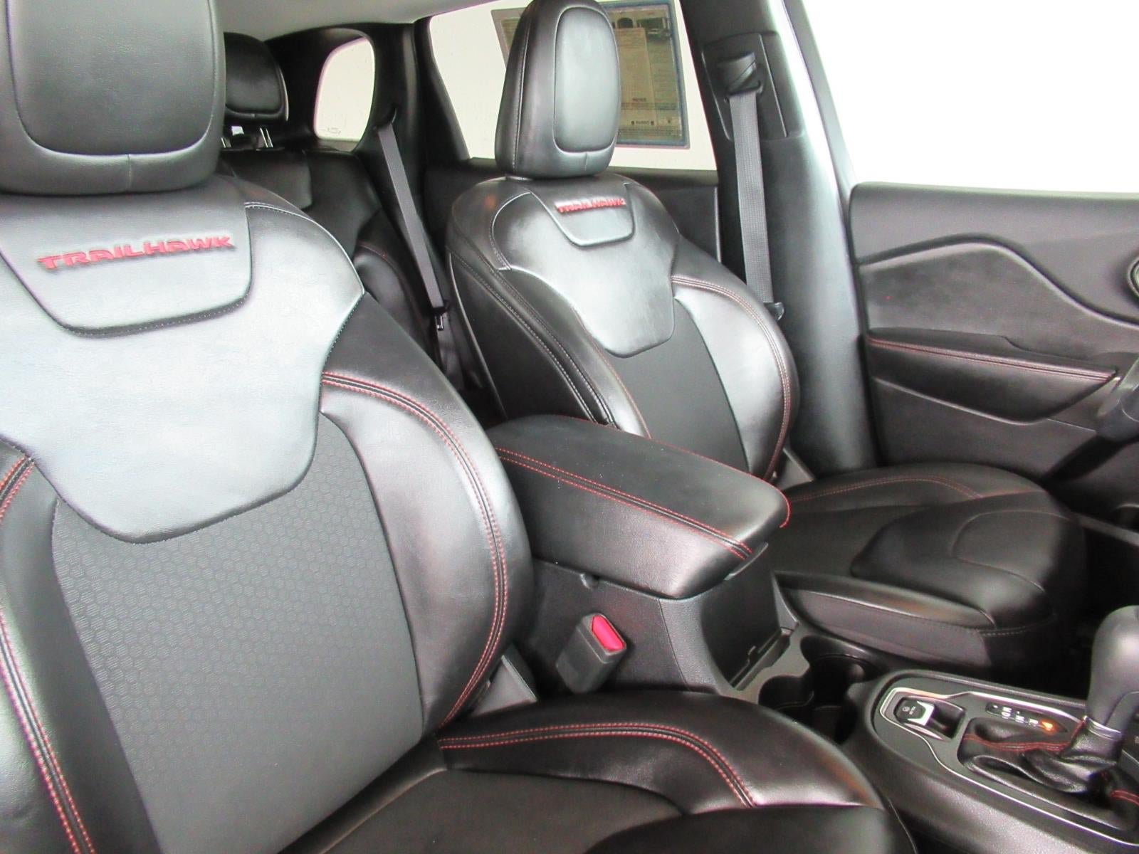 Used 2019 Jeep Cherokee Trailhawk w/ Comfort/Convenience Group AWD/4WD image 9