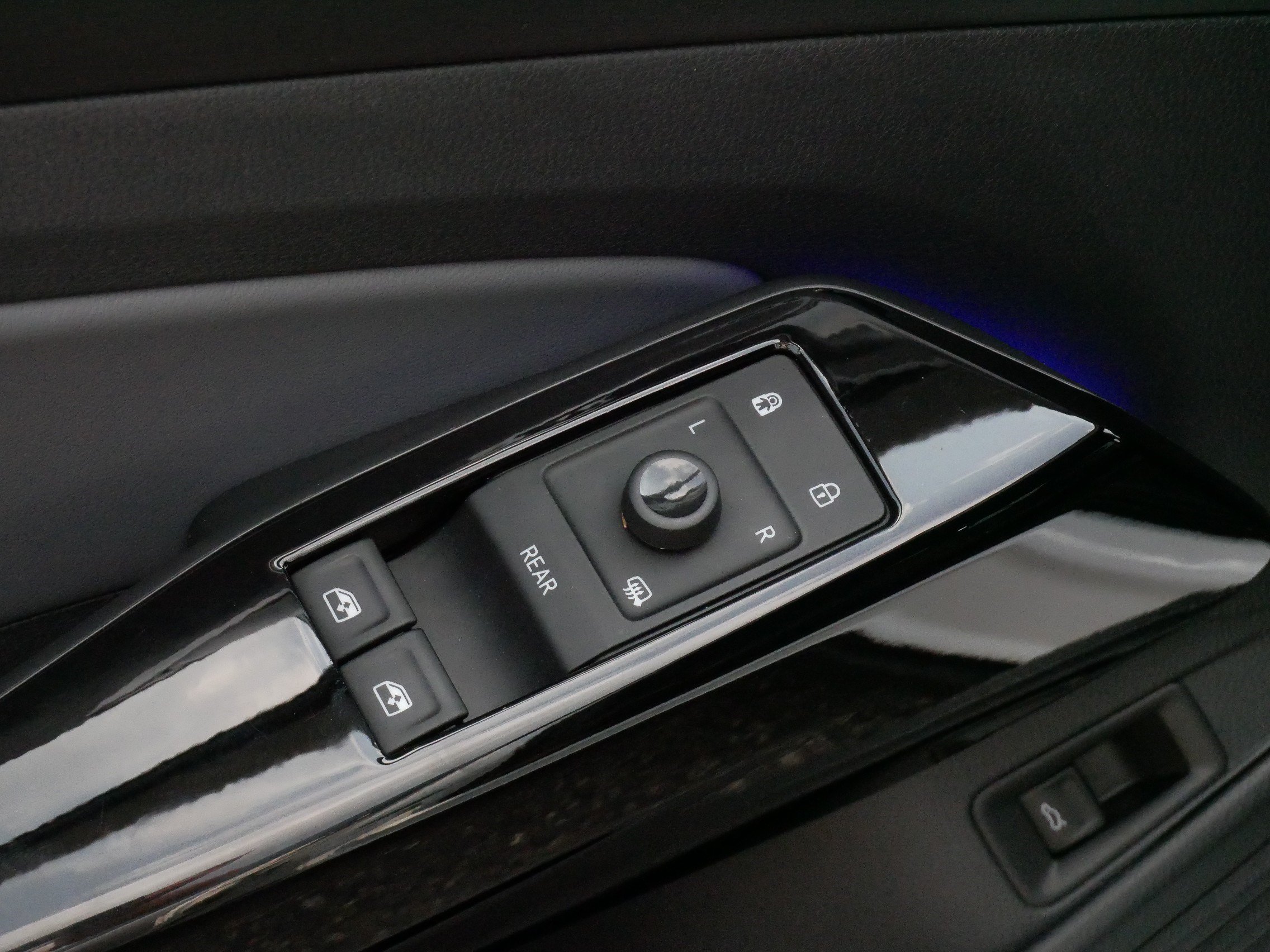 Certified 2023 Volkswagen ID.4 Pro S AWD/4WD image 19