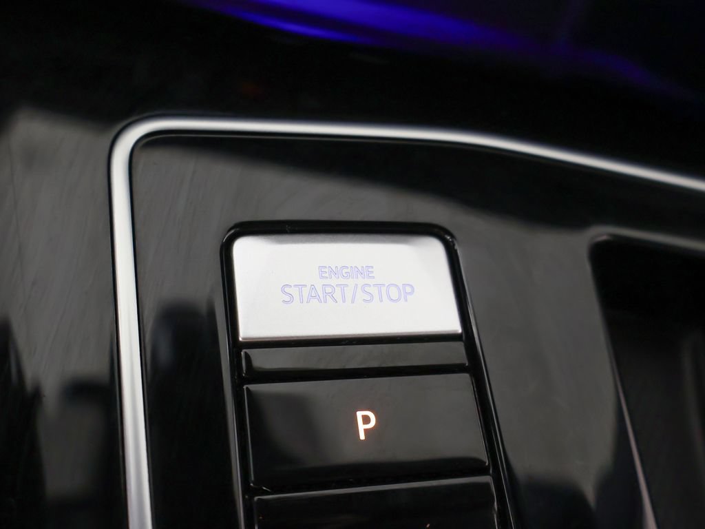 Used 2024 Volkswagen Golf R AWD/4WD image 40