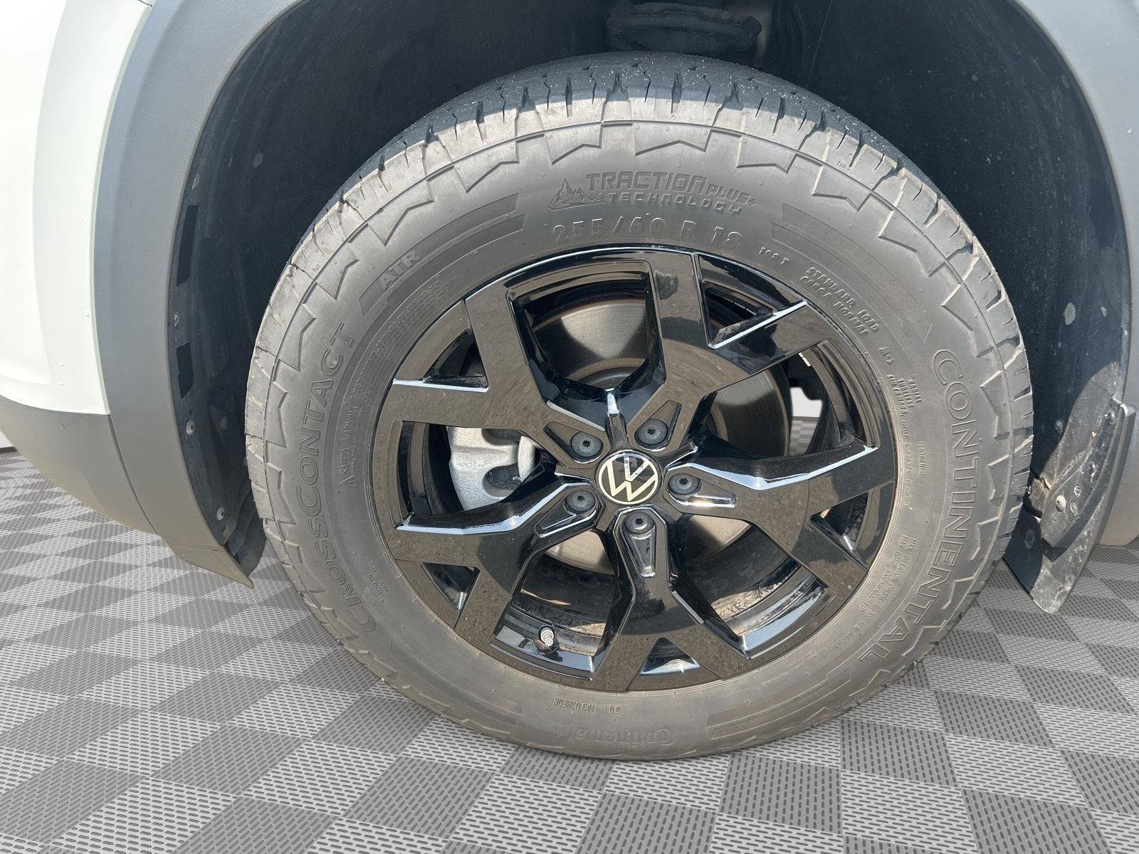 Used 2024 Volkswagen Atlas Peak Edition SE AWD/4WD image 19