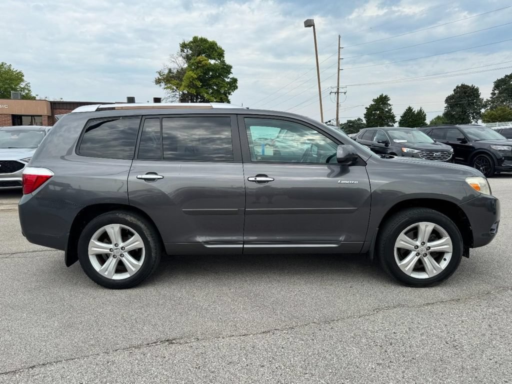 Used 2010 Toyota Highlander Limited AWD/4WD image 2