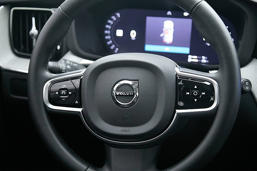 Certified 2025 Volvo XC60 T8 Plus w/ Protection Package Premier AWD/4WD image 25