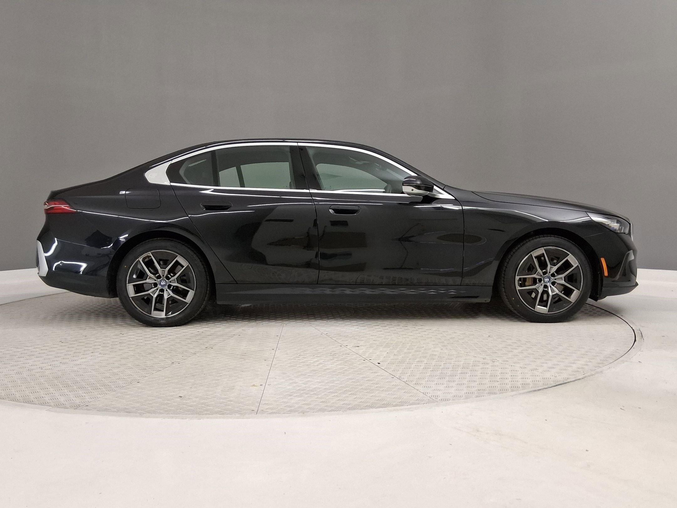Certified 2024 BMW i5 eDrive40i RWD image 6