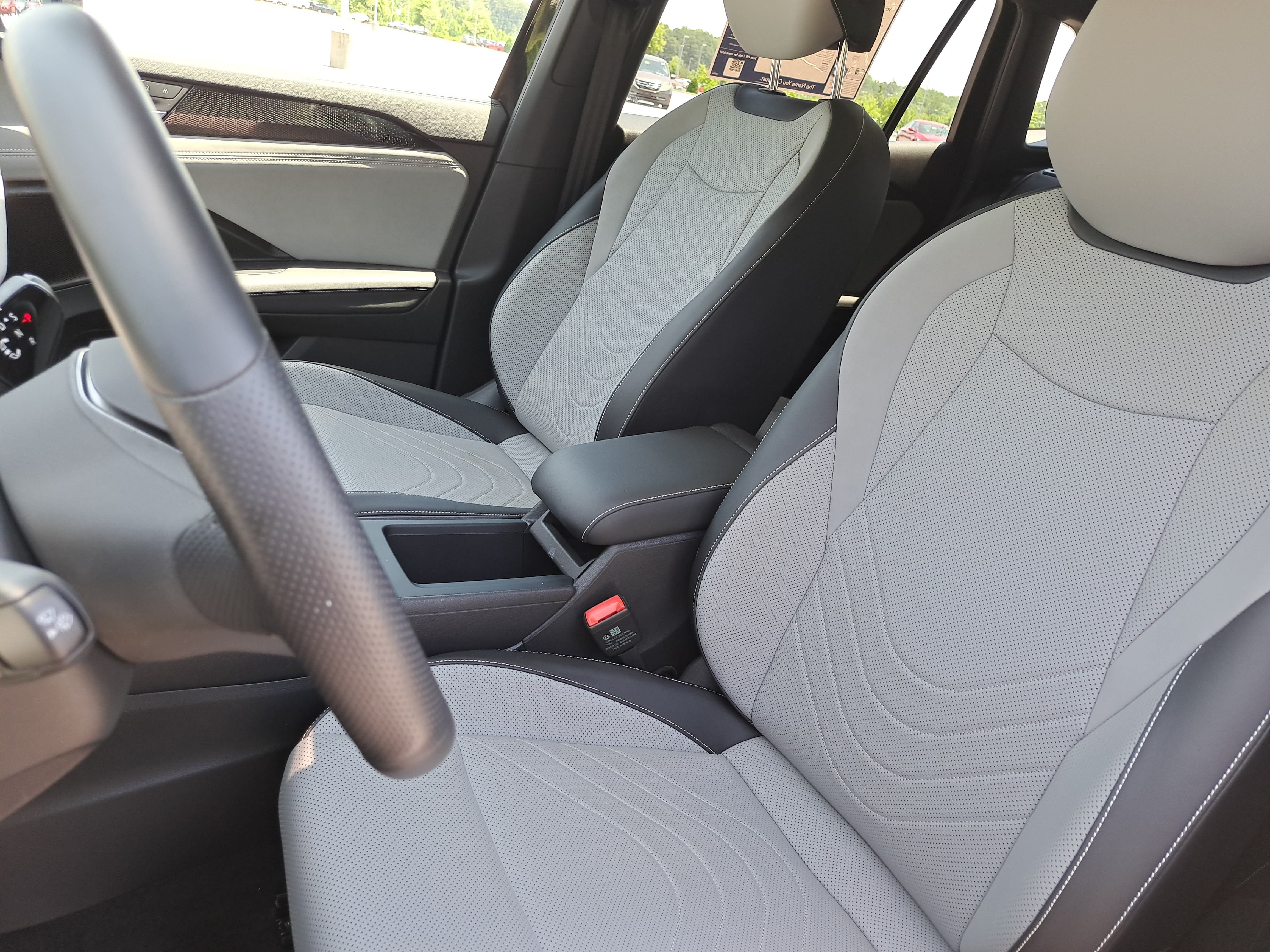 Used 2025 Volkswagen Tiguan SE R-Line AWD/4WD image 15
