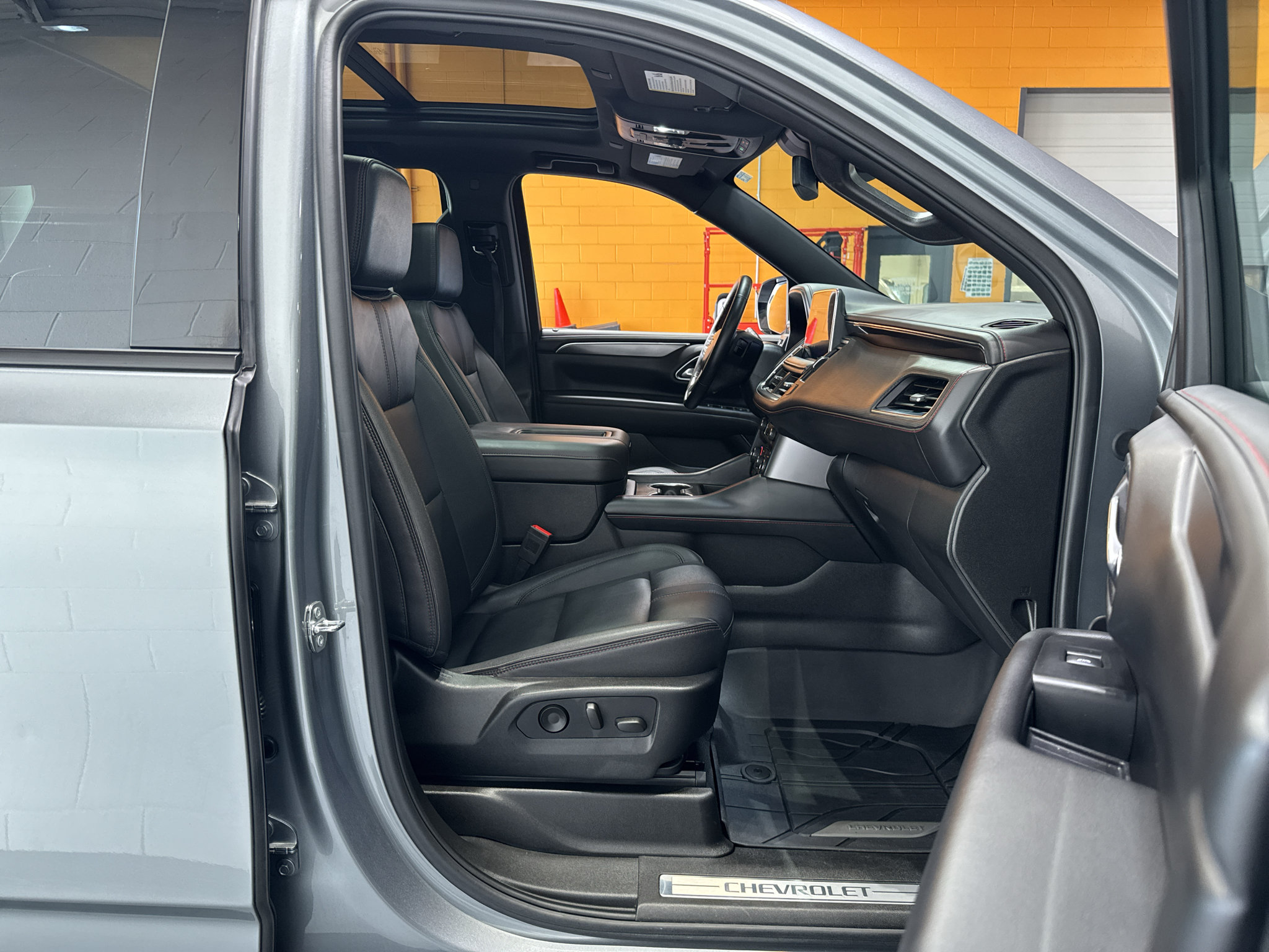 Used 2023 Chevrolet Tahoe RST w/ Sport Performance Package AWD/4WD image 19