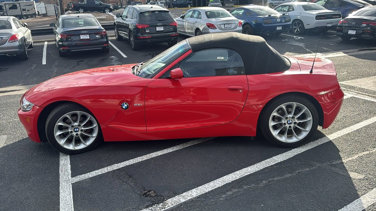 Used 2005 BMW Z4 2.5i image 6