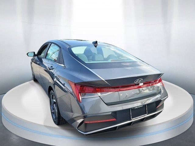 Certified 2025 Hyundai Elantra SEL image 3