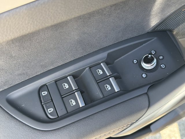 Used 2024 Audi Q5 e Premium Plus w/ Premium Plus Package AWD/4WD image 33