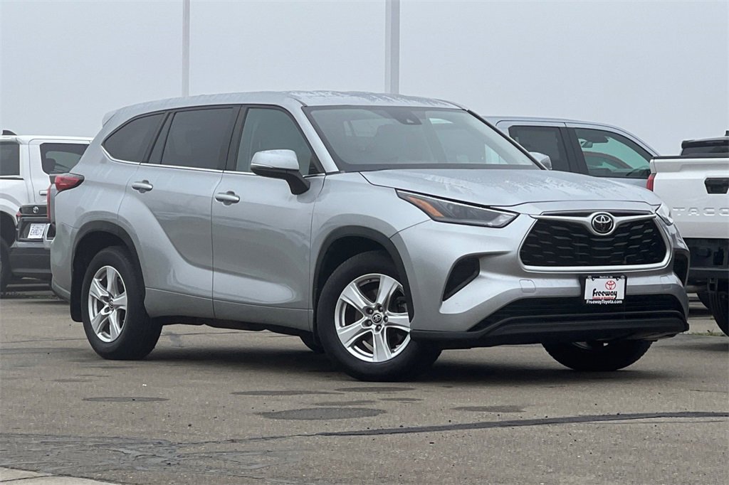 Certified 2023 Toyota Highlander L image 2