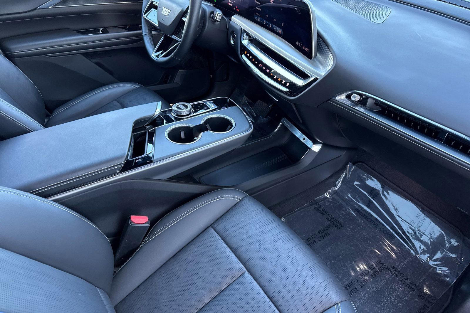 Certified 2024 Cadillac Lyriq Luxury AWD/4WD image 17