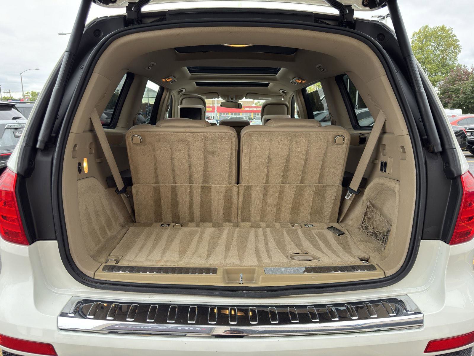 Used 2014 Mercedes-Benz GL 550 4MATIC image 34