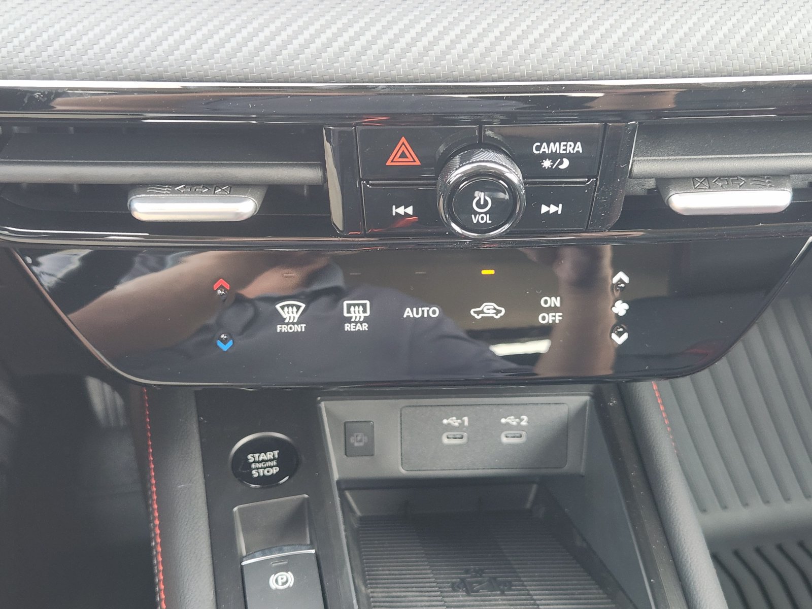 New 2026 Nissan Kicks SR AWD/4WD image 18