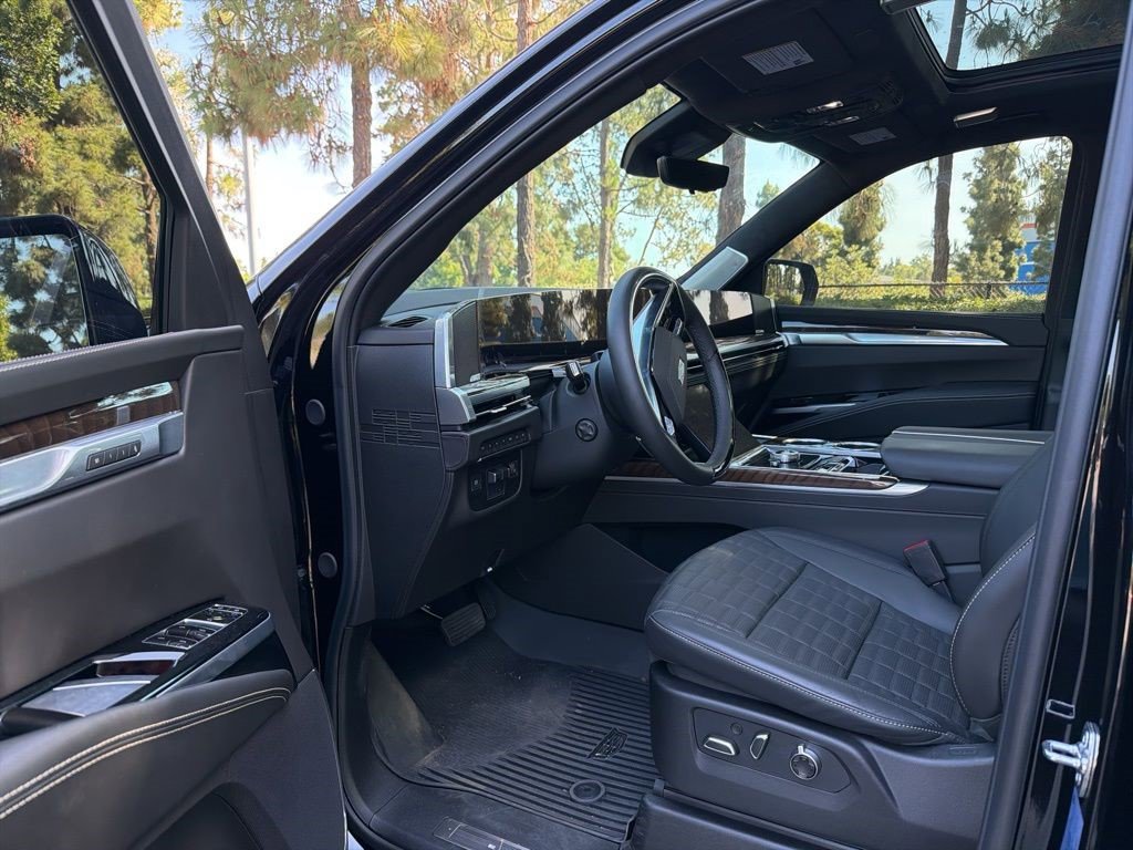 Certified 2025 Cadillac Escalade Sport Platinum w/ LPO, ONYX Package image 8