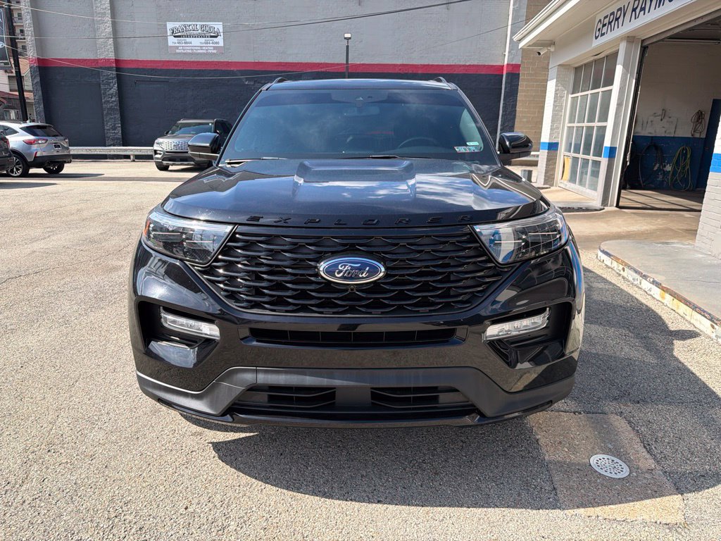 Used 2023 Ford Explorer ST-Line w/ Class IV Trailer Tow Package AWD/4WD image 2