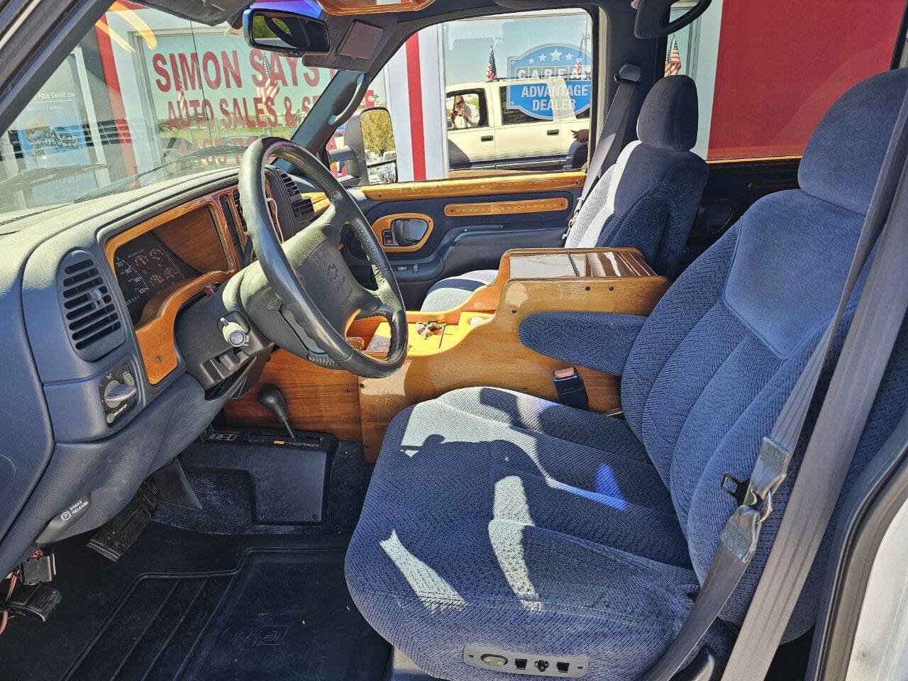 Used 1995 Chevrolet Suburban 4WD image 9