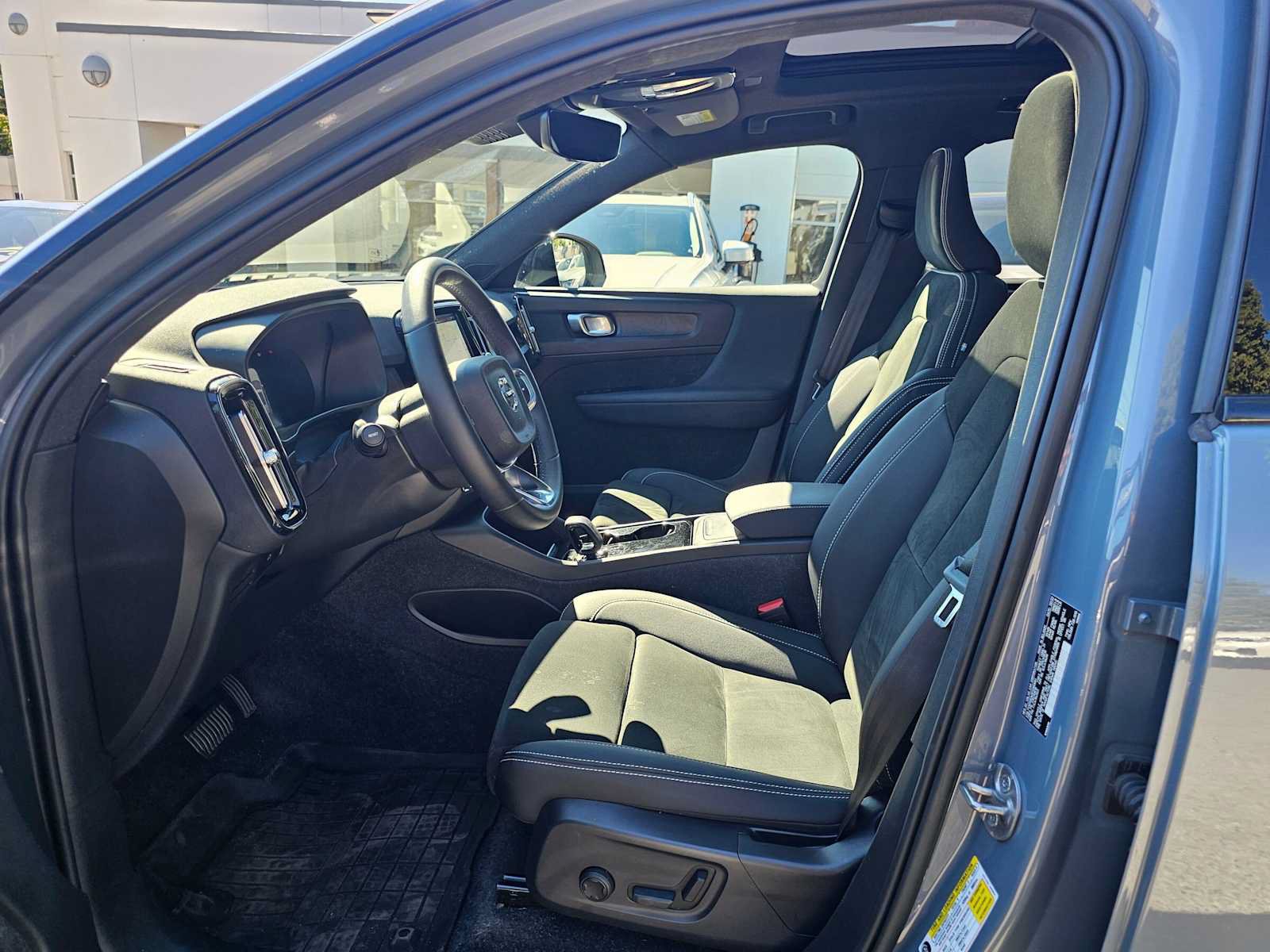 Used 2023 Volvo XC40 Recharge Plus w/ Protection Package Premier AWD/4WD image 25