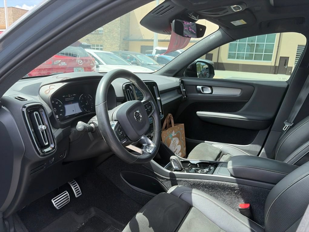 Used 2020 Volvo XC40 T4 R-Design w/ Protection Package Premier FWD image 6