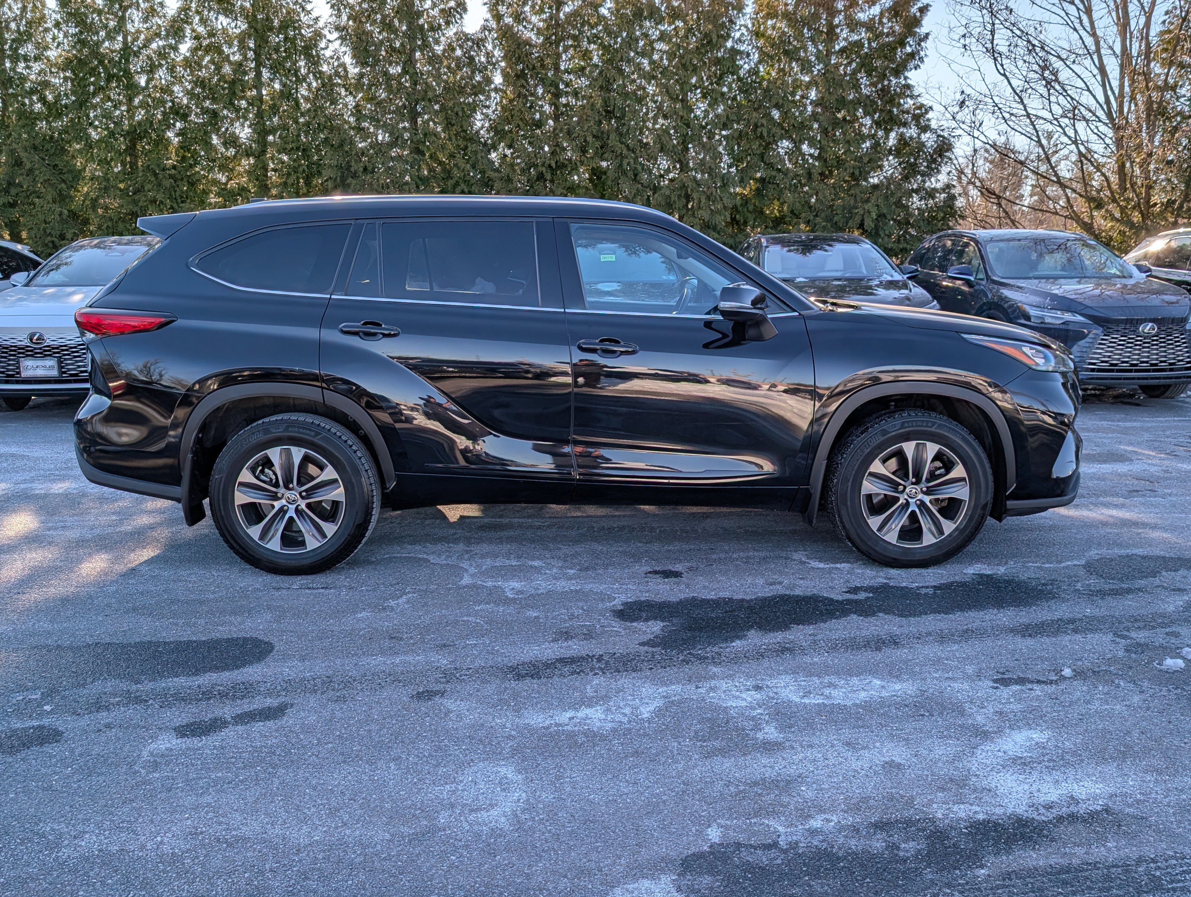 Used 2020 Toyota Highlander XLE w/ Protection Package #3 image 2
