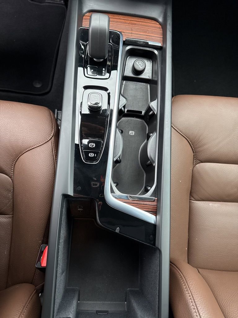 Used 2025 Volvo V60 B5 Cross Country Plus image 30