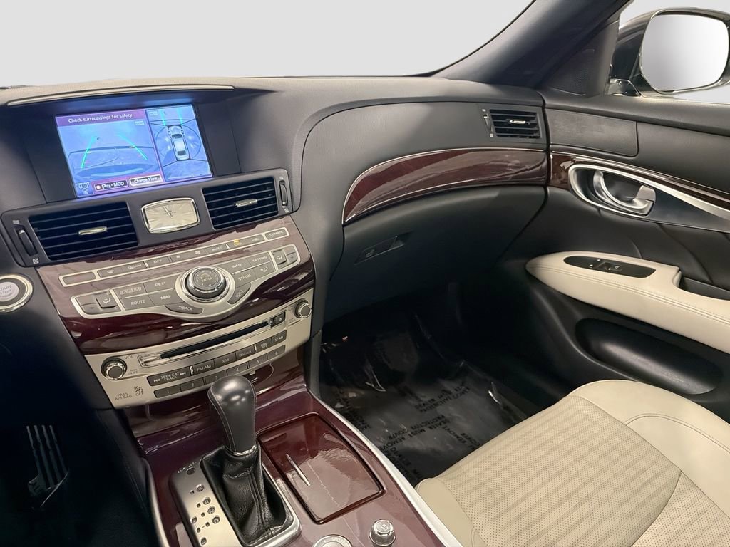 Used 2017 INFINITI Q70 5.6 w/ Sport Package RWD image 24