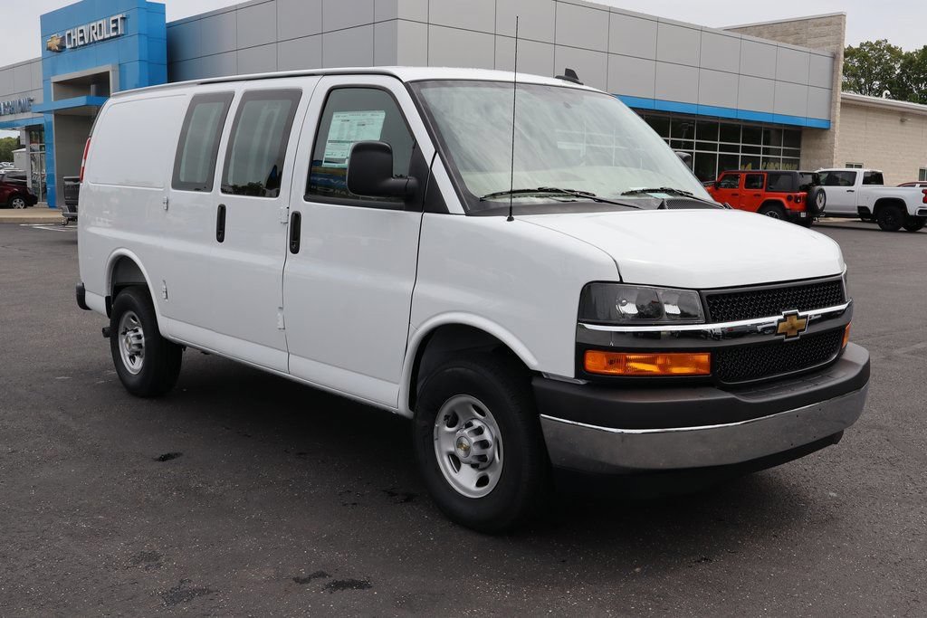 New 2025 Chevrolet Express 3500 w/ Chrome Appearance Package RWD image 2