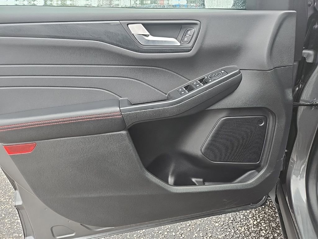 Used 2025 Ford Escape ST-Line image 12