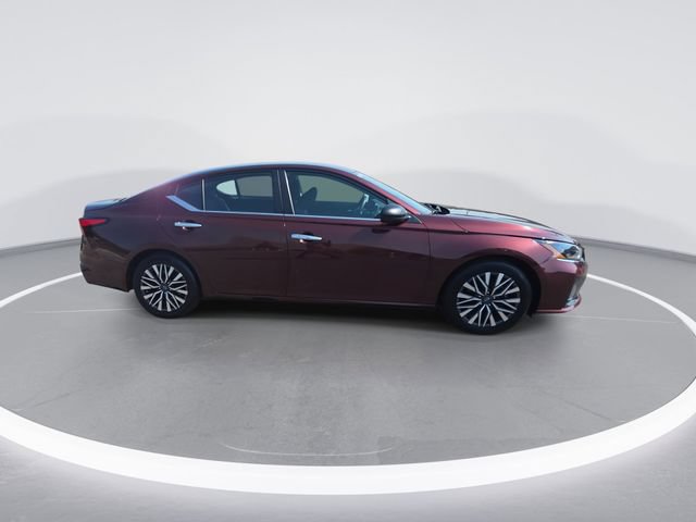 Used 2025 Nissan Altima 2.5 SV FWD image 9