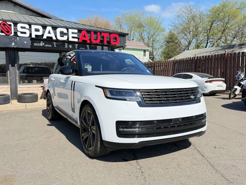 Used 2023 Land Rover Range Rover SE image 3