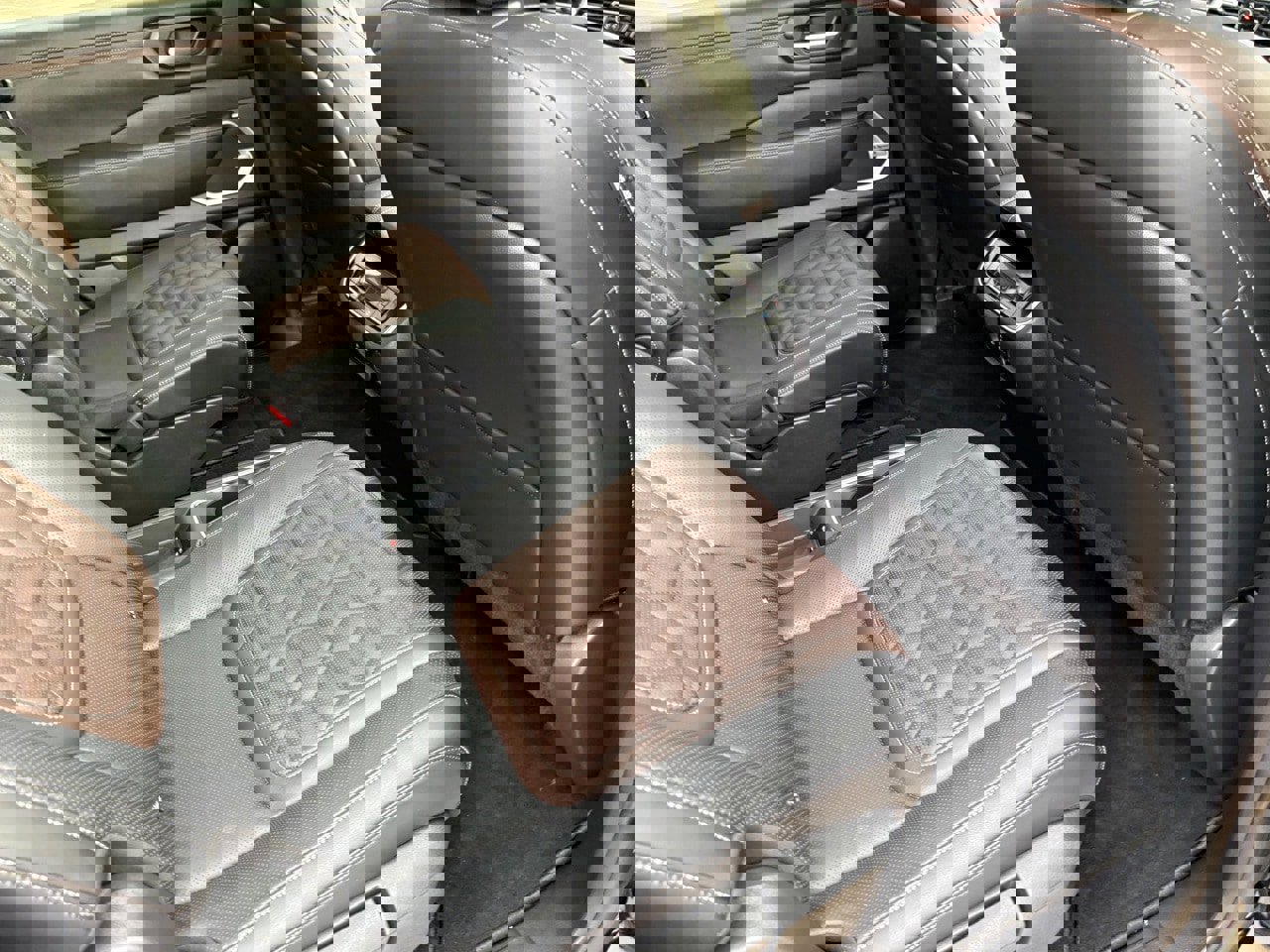 Certified 2025 Nissan Armada Platinum Reserve image 38