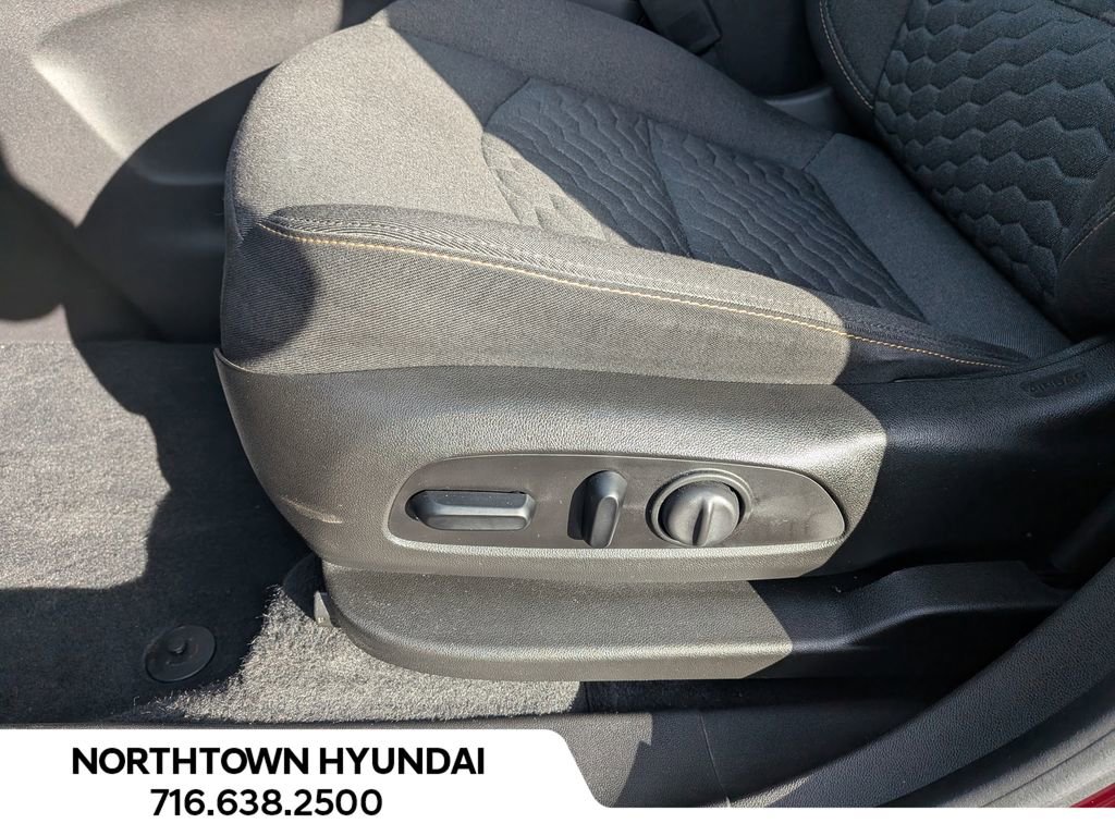 Used 2021 Chevrolet Equinox LT image 31