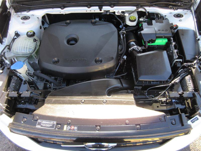 Used 2019 Volvo XC40 T4 R-Design image 36