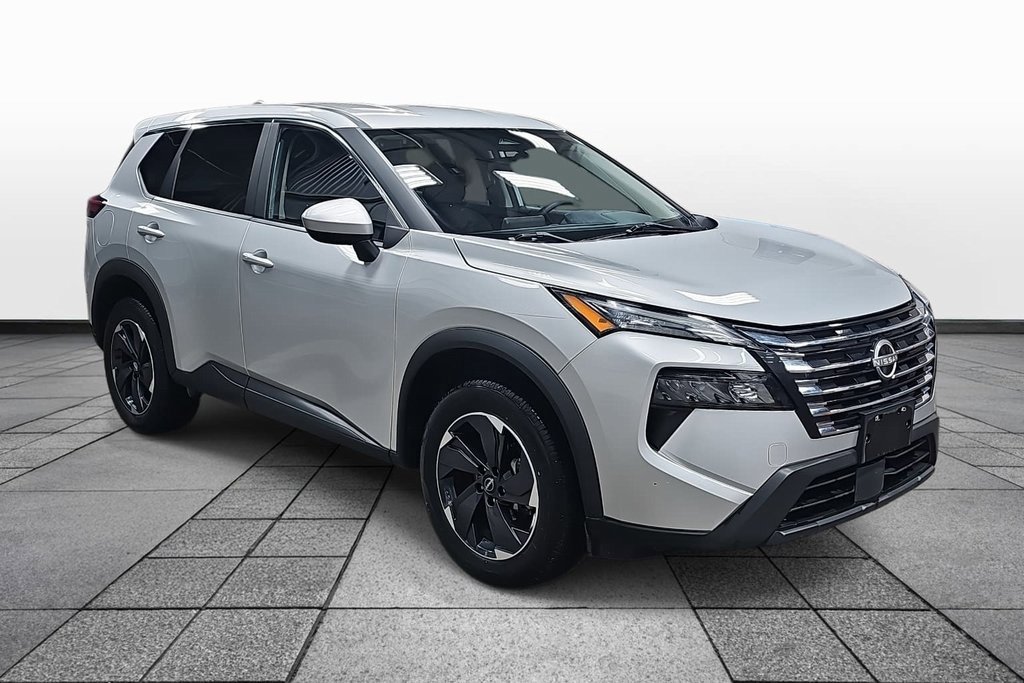 Used 2024 Nissan Rogue SV image 3