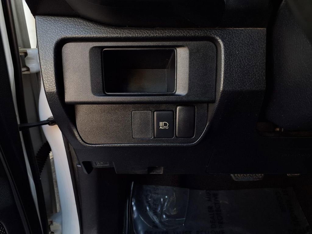 Used 2018 Toyota Tacoma SR image 13