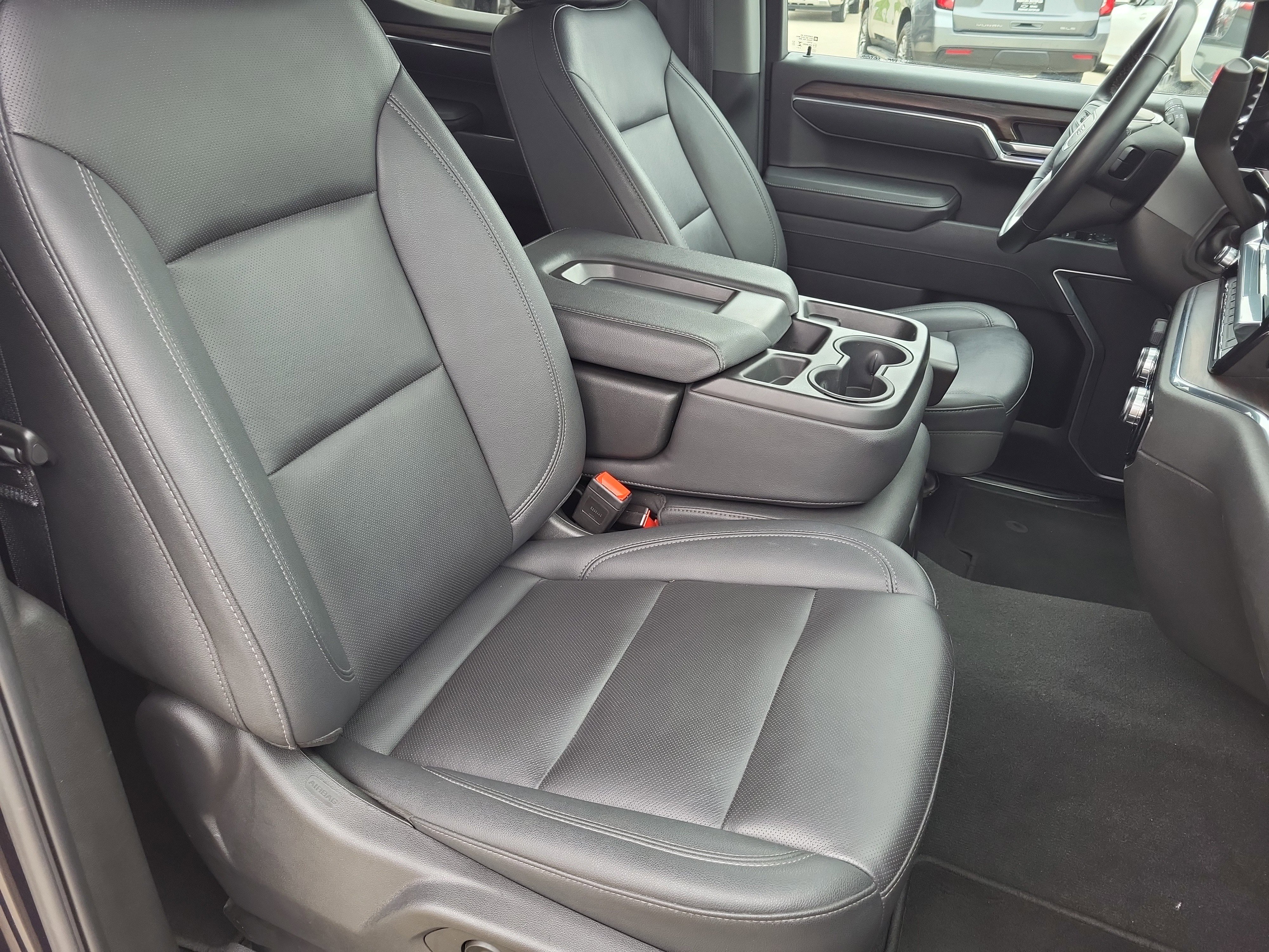 Used 2025 GMC Sierra 1500 SLT image 10