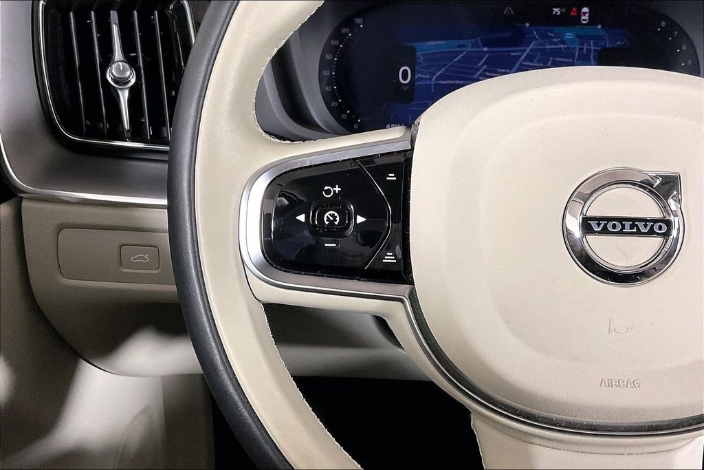 Used 2025 Volvo XC60 B5 Plus w/ Protection Package Premier image 18